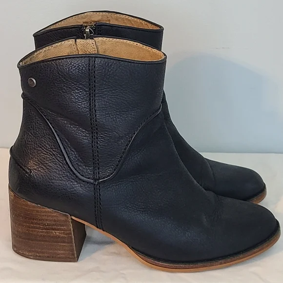 UGG Annie Womens 10 Western Stack Chunky Heel Zip Up Leather
